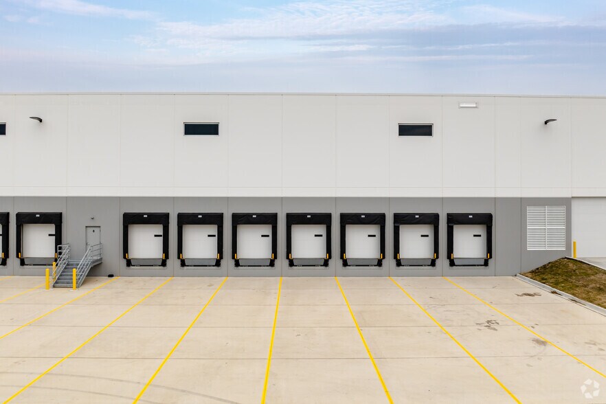 More Photos Of 1120 Tollgate Rd, Elgin Distribution For Lease