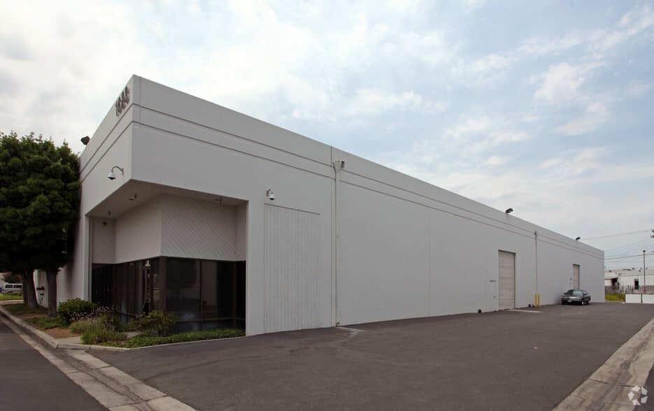 More Photos Of 1623-1625 S Sunkist St, Anaheim Warehouse For Lease