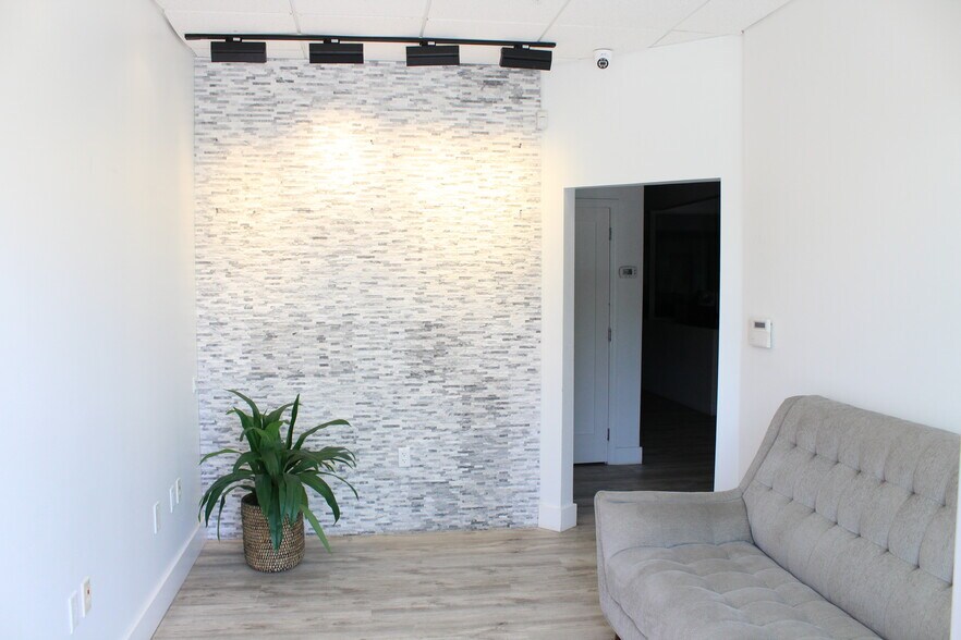 More Photos Of 6457 Hazeltine National Dr, Orlando Warehouse For Sale