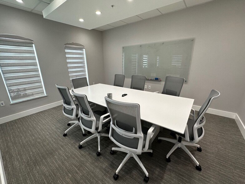 More Photos Of 2856-2868 University Pky, Sarasota Medical For Lease