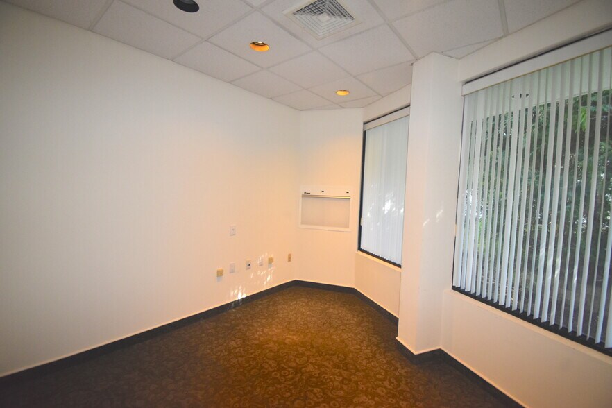 More Photos Of 120 New York Ave, Huntington Medical For Sale