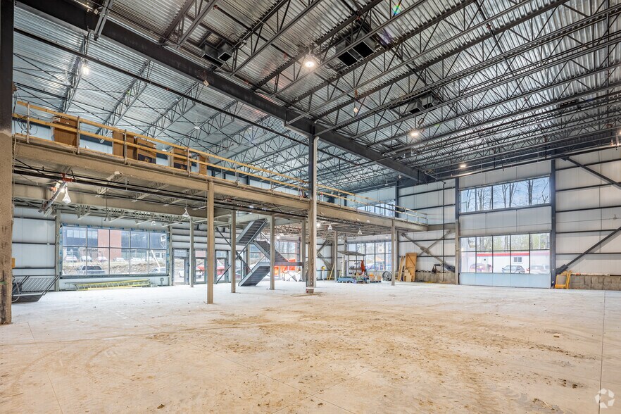 More Photos Of 100 Blvd Jean-Baptiste-Rolland O, Saint-jerome Unknown For Lease
