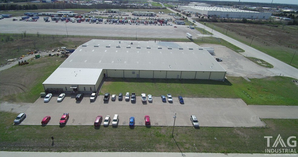 More Photos Of 1520 E Wintergreen Rd, Hutchins Distribution For Lease