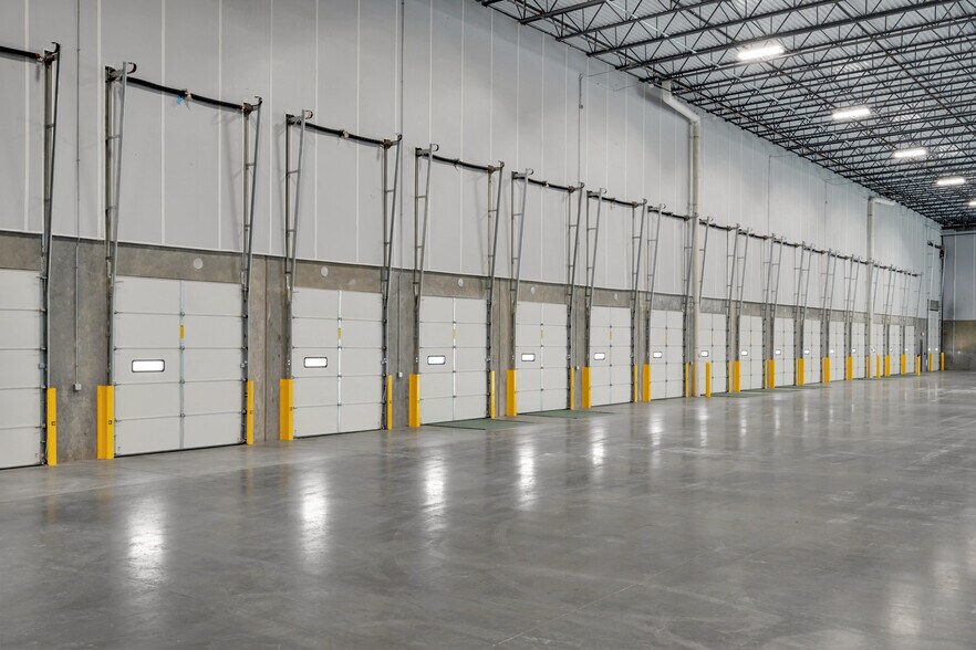 More Photos Of 7777 National Turnpike, Louisville Manufacturing For Lease