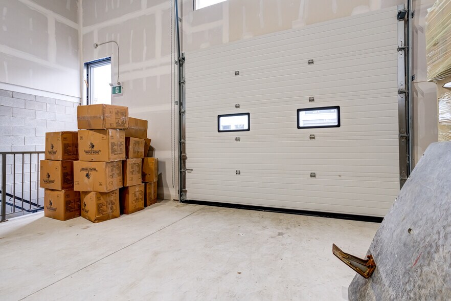 More Photos Of 5270 Solar Dr, Mississauga Distribution For Sale