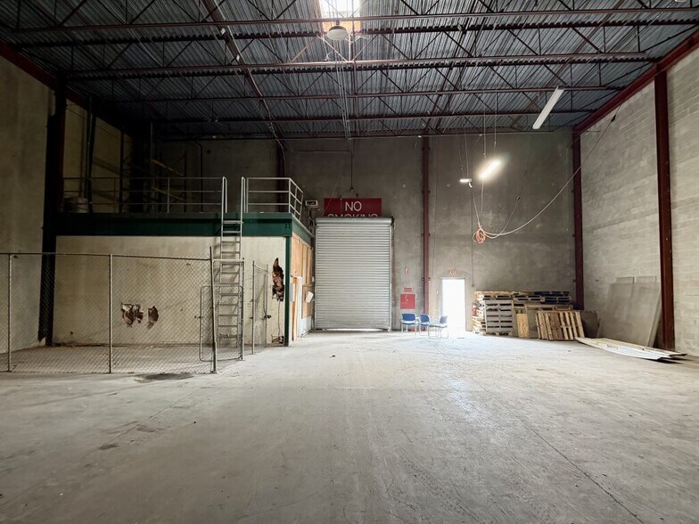 More Photos Of 13755 U.S. Highway 19 N, Clearwater Warehouse For Lease