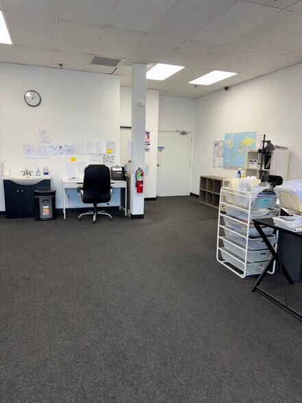 More Photos Of 150 Commerce Rd, Carlstadt Warehouse For Lease