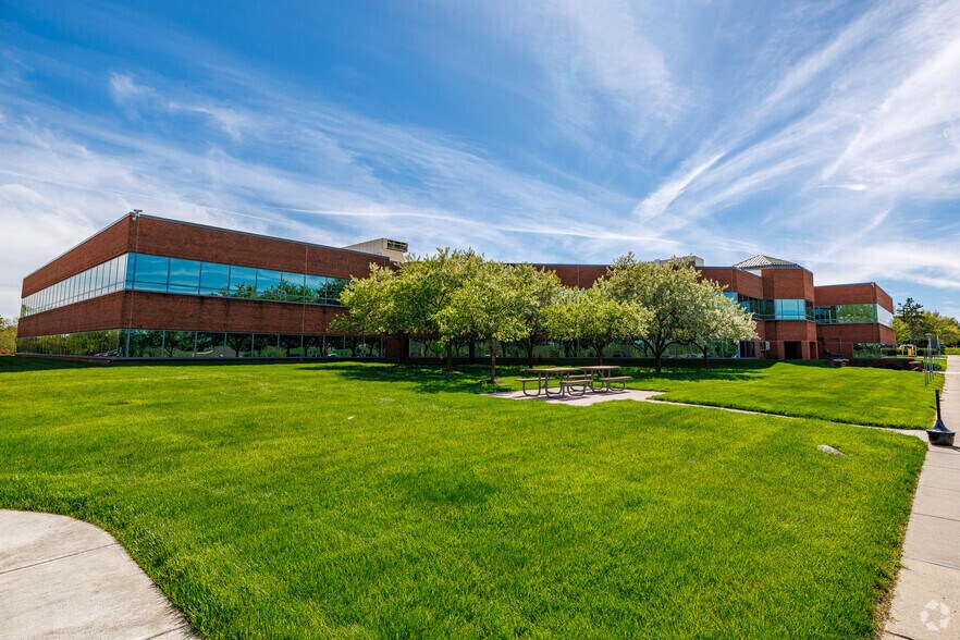 More Photos Of 251 Salina Meadows Pky, Syracuse Office For Sale