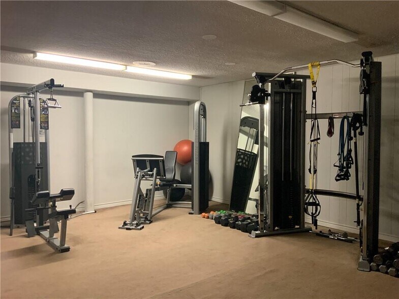 More Photos Of 2001 S Staples St, Corpus Christi Office For Sale