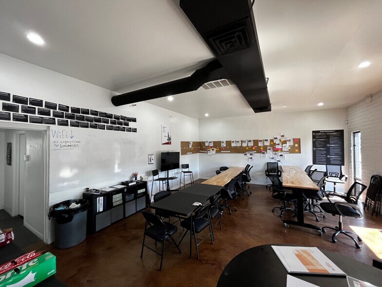 More Photos Of 712 S Hacienda Dr, Tempe Warehouse For Lease