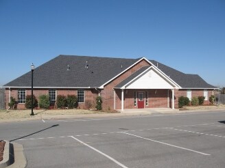 More Photos Of 301 S Sara Rd, Mustang Office For Sale