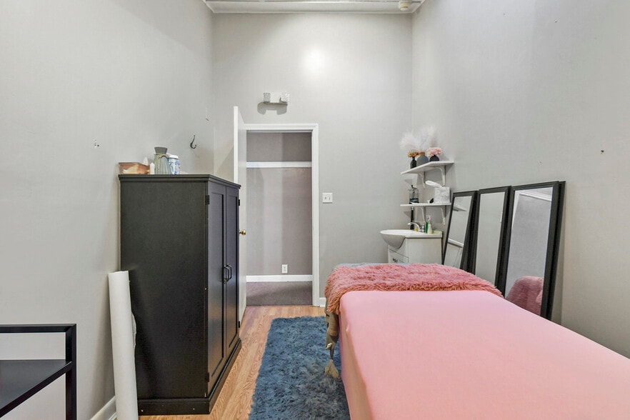 More Photos Of 194 Rockdale Ave, New Bedford Freestanding For Sale