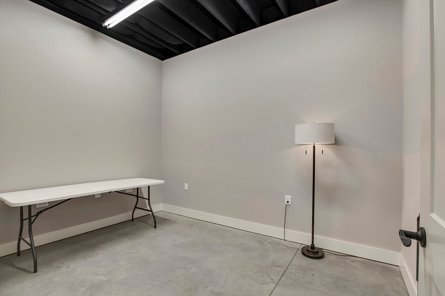 More Photos Of 145 US-70, Lenoir City Flex For Lease