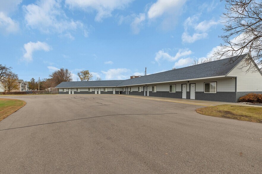 More Photos Of 720 Highway 10, Saint Cloud Hospitality For Sale