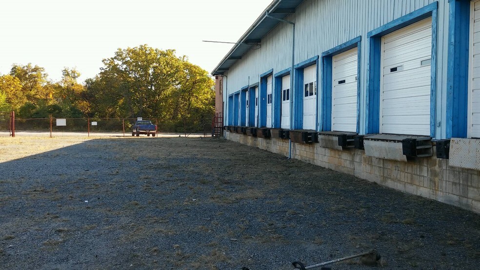 More Photos Of 2324 Eskow Ave, Halethorpe Warehouse For Lease