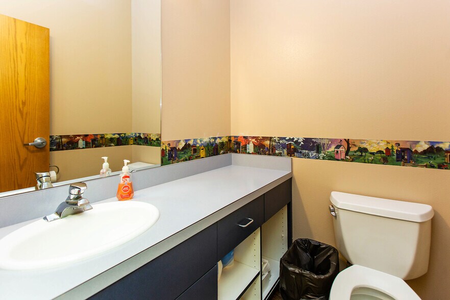 More Photos Of 1263 Bennett Ave, Burley Medical For Sale
