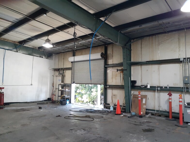 More Photos Of 12340 66th St, Largo Manufacturing For Lease