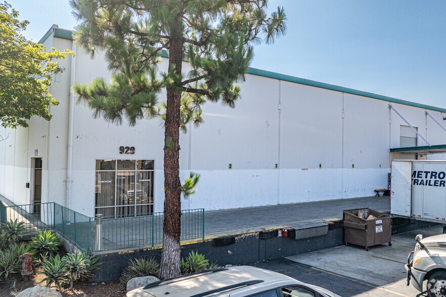 Primary Photo Of 929 S Azusa Ave, City Of Industry Warehouse For Lease