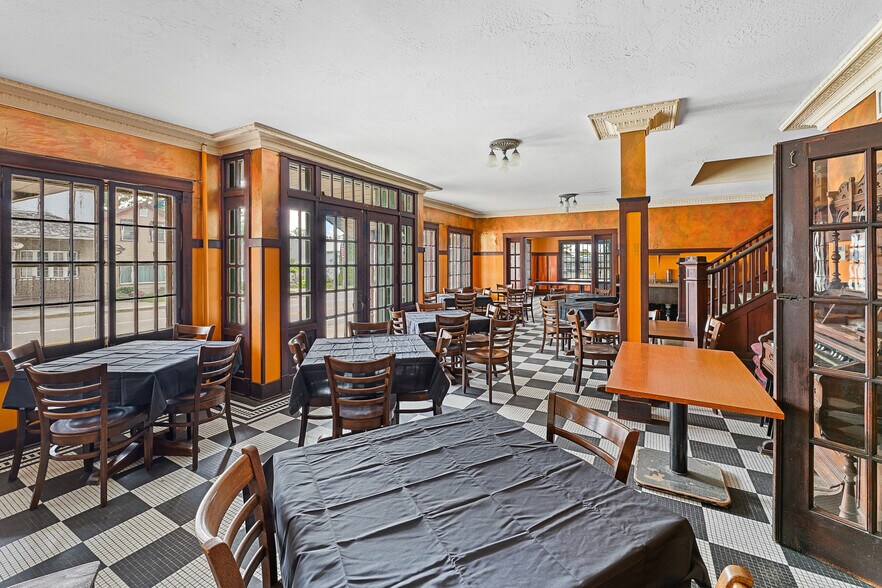 More Photos Of 1302 Main st, Saint Cloud Restaurant For Sale