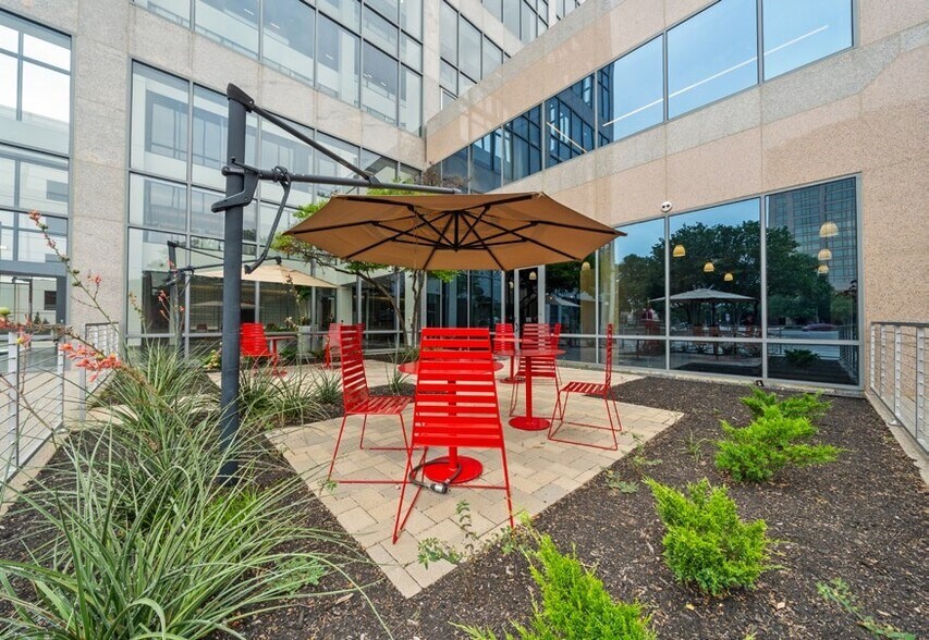 More Photos Of 9830 Colonnade Blvd, San Antonio Office For Lease