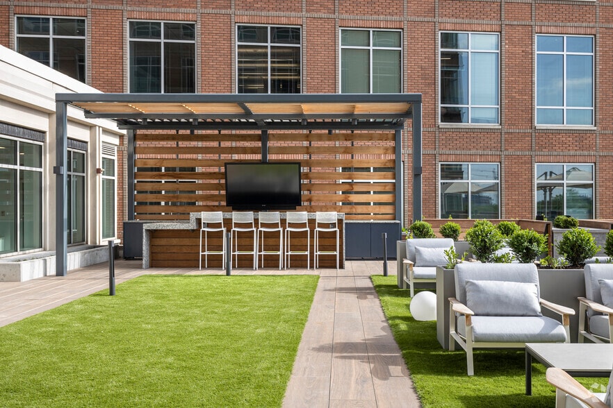 More Photos Of 2777 Crystal Dr, Arlington Unknown For Lease