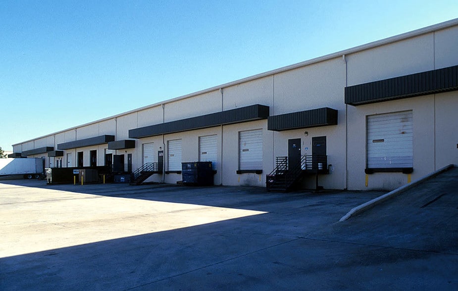 More Photos Of 3715 Atlanta Industrial Pky N, Atlanta Warehouse For Lease