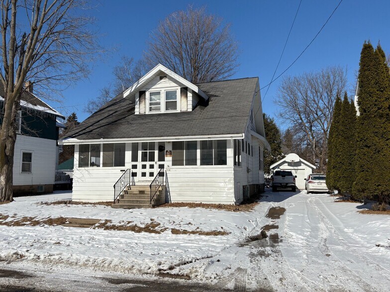 More Photos Of 1131 Wisconsin St, Oshkosh Apartments For Sale