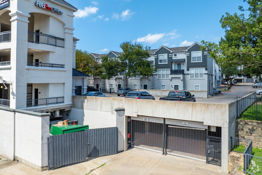 More Photos Of 7927 Forest Ln, Dallas Apartments For Lease