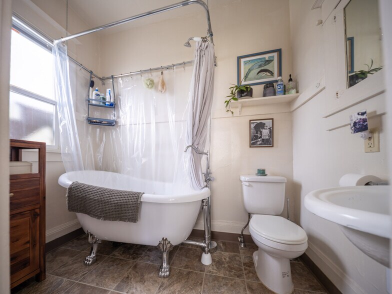 More Photos Of 3911 SE 28th Pl, Portland Apartments For Sale