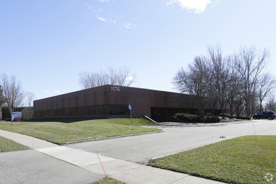 More Photos Of 1676 Viewpond Dr SE, Grand Rapids Office For Lease