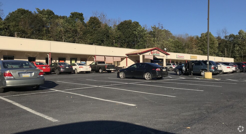 Primary Photo Of 4330 Lehigh Dr, Walnutport General Retail For Lease