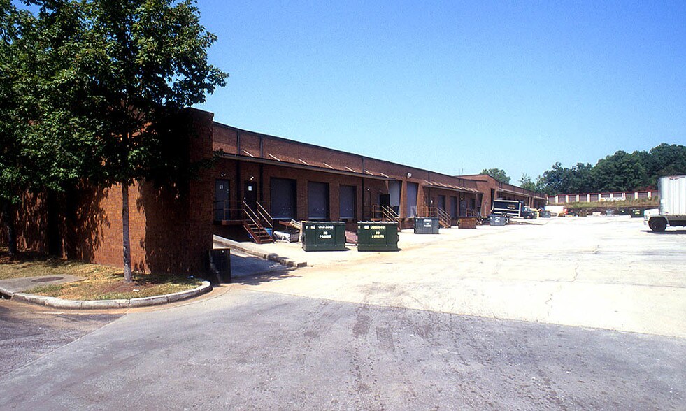 More Photos Of 3077 McCall Dr, Doraville Distribution For Lease