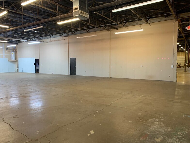 More Photos Of 163 Oak Lawn Ave, Dallas Showroom For Lease