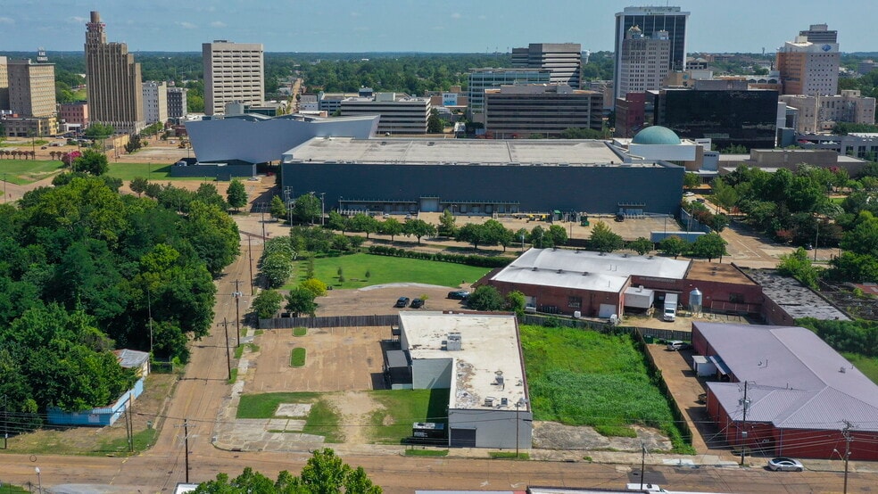 More Photos Of 110 E South St, Jackson Bar For Sale