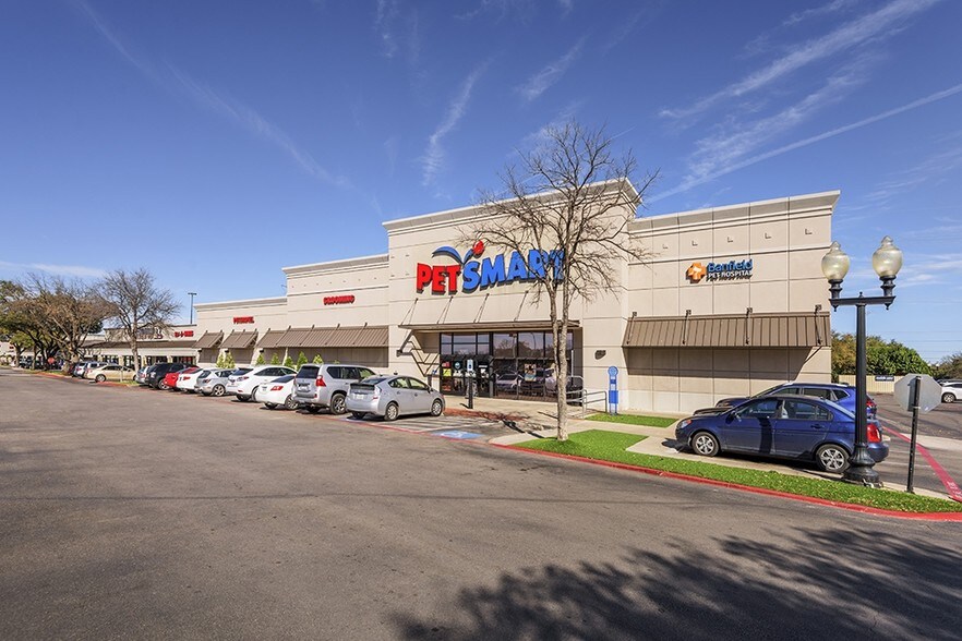 More Photos Of 5500 E Greenville Ave, Dallas Unknown For Lease