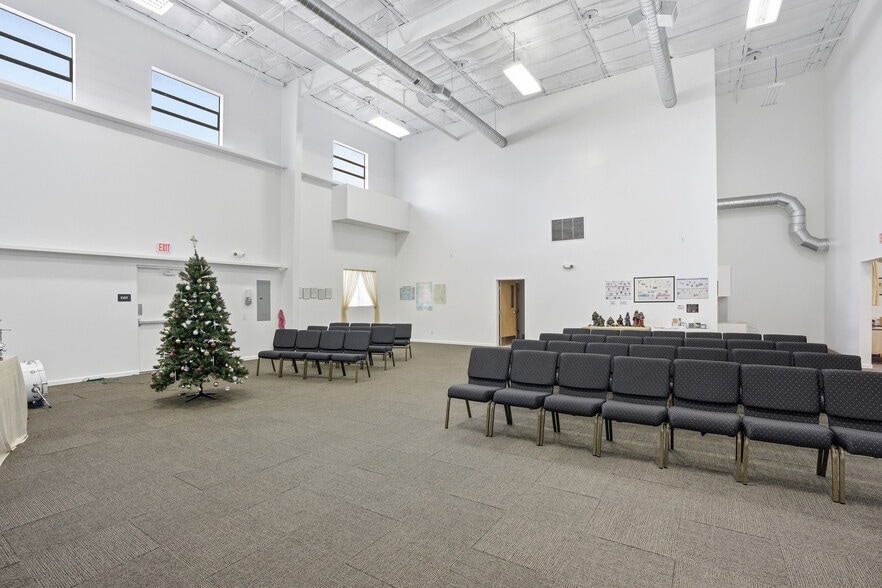 More Photos Of 203-205 W Central Ave, Lompoc Loft Creative Space For Sale