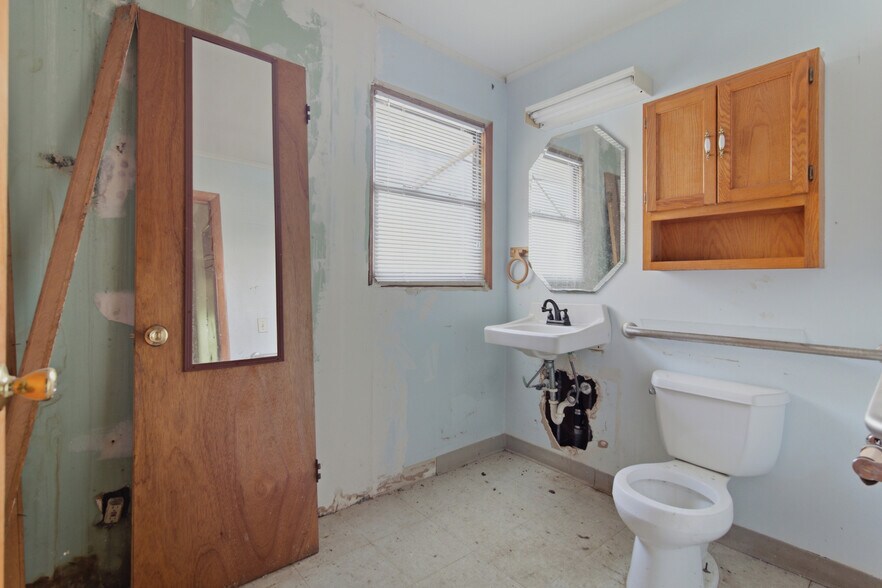 More Photos Of 226 E Jefferson St, Bixby General Retail For Sale