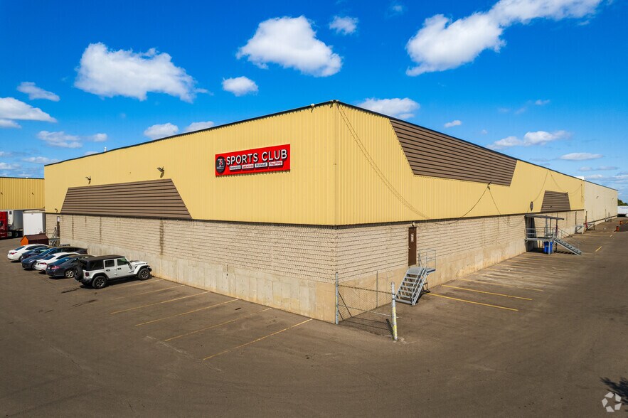 Primary Photo Of 1055 Clark Blvd, Brampton Showroom For Lease
