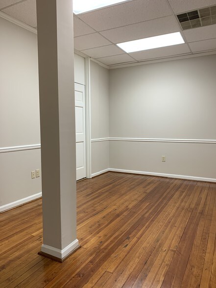 More Photos Of 1722 Main St, Columbia Office For Sale