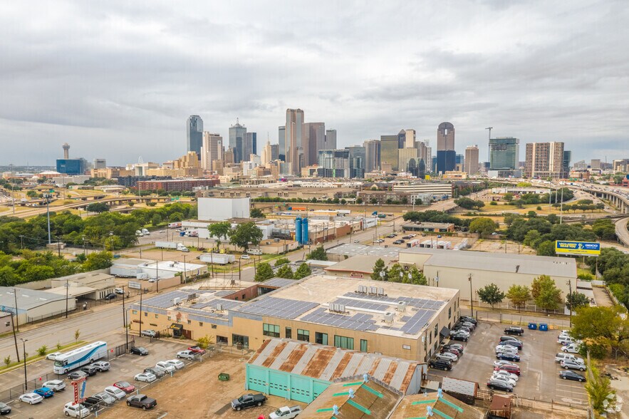 More Photos Of 1808 S Good Latimer Expy, Dallas Office For Lease