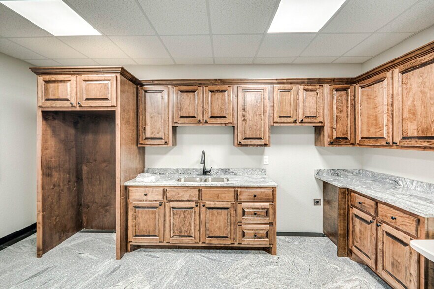 More Photos Of 16791 W Basin St, Odessa Warehouse For Sale