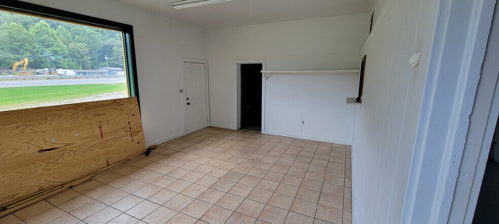 More Photos Of 17984 Great Smoky Mountain Expy, Waynesville Specialty For Lease