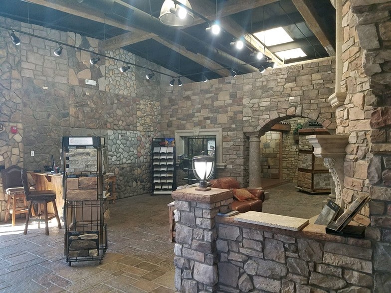 More Photos Of 2601 N Lake Valley Rd, Prescott Valley Warehouse For Lease