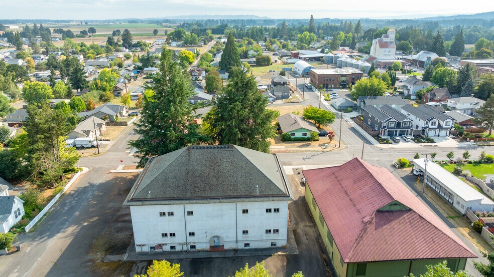 More Photos Of 229 E Monroe St, Carlton Apartments For Sale