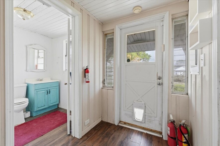 More Photos Of 506 Commonwealth Ave SW, Polk City Office Residential For Sale