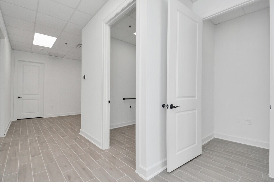 More Photos Of 12425 W Airport Blvd, Sugar Land Light Distribution For Sale