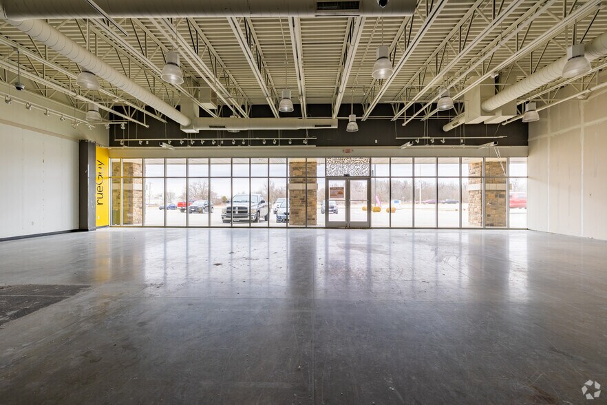 More Photos Of 903 E US Highway 60, Monett Storefront For Lease