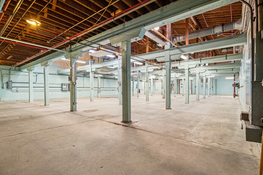 More Photos Of 350 N Center St, Brandon Industrial For Sale