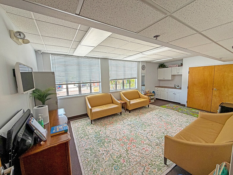 More Photos Of 401 5th St N, Saint Petersburg Religious Facility For Sale