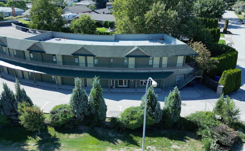 More Photos Of 6203 Willow Av, Summerland Hotel For Sale
